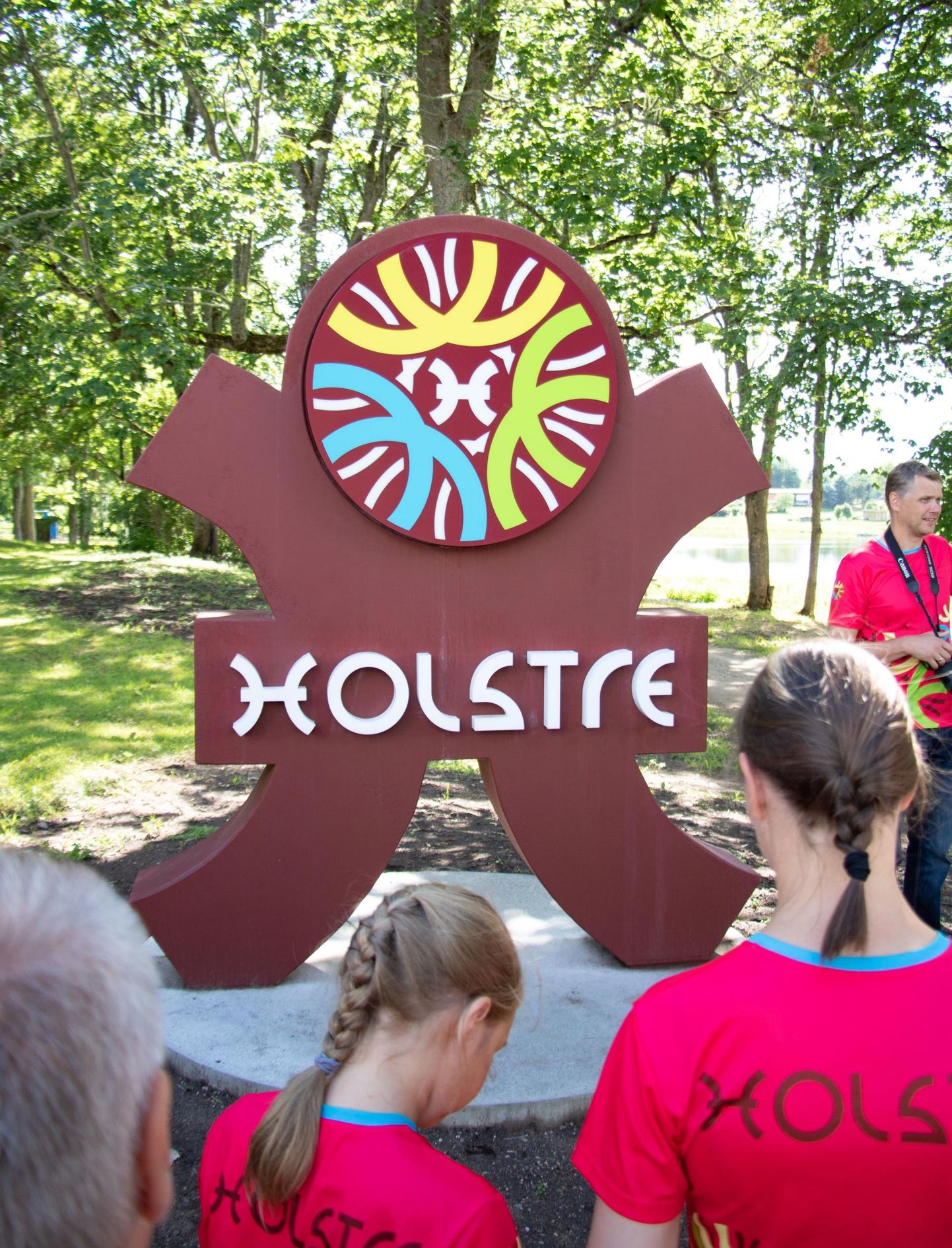 Keskkonnainvesteeringute keskuse abiraha toel saab Holstre küla endale uued vee- ja kanalisatsioonitorud.