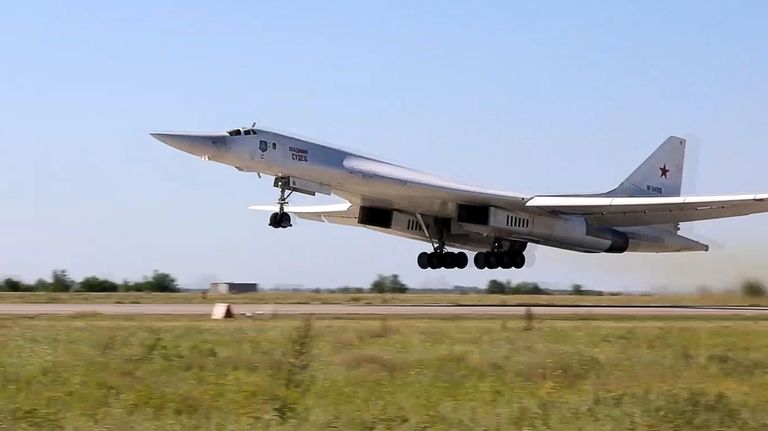 Pommitaja Tu-160.