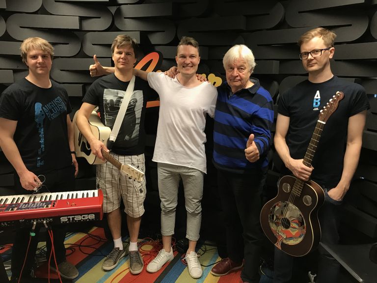 Ivo Linna ja ansambel Supernova käisid raadio Elmar LIVE stuudios