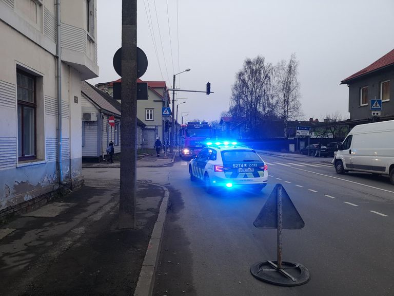 Pärnus Riia maanteel süttis korteris elektrikilp, mille päästjad kustutasid.