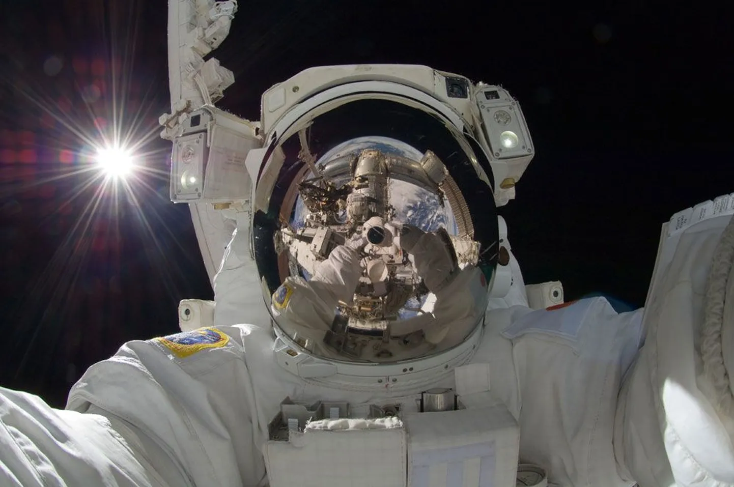 Selfi kosmoses. Jaapani astronaut Aki Hoshide.