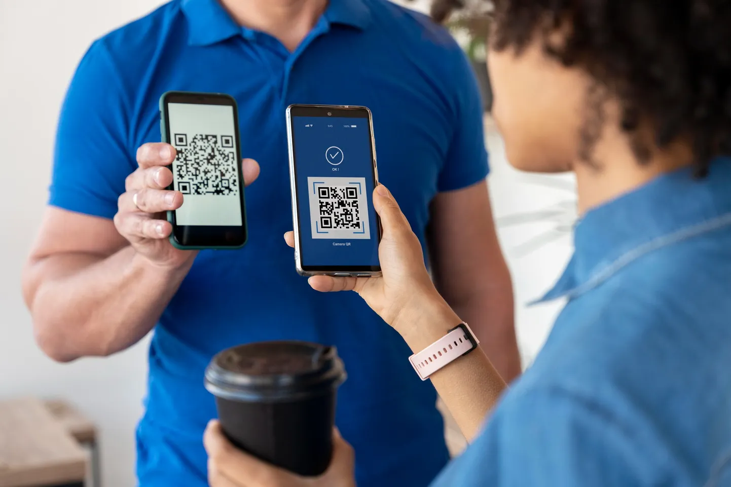 Процесс проверки личности будет проходить при сканировании QR-кода.