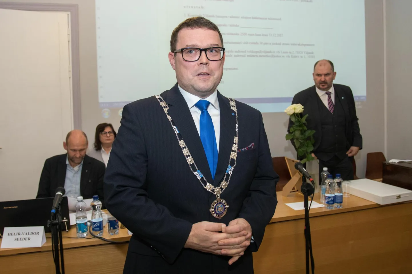 Madis Timpson asus Viljandi linnapea ametisse 2017. aasta 3. novembril ning lahkus sellest ametist tänavu 1. aprillil.