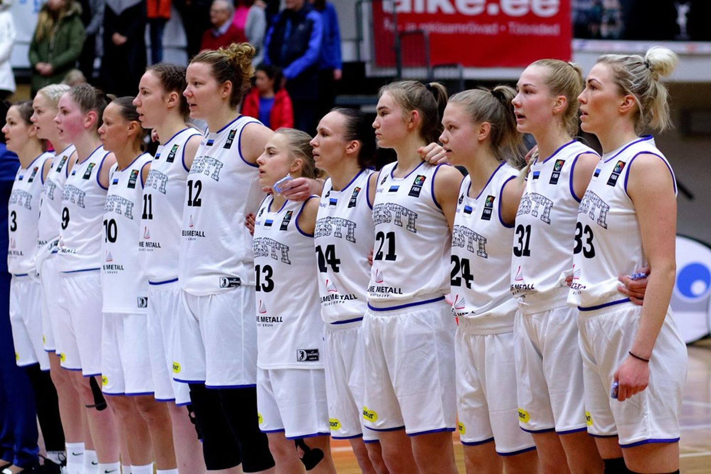 Kätlin Korjus (paremalt teine) tegi debüüdi Eesti naiste korvpallikoondises.