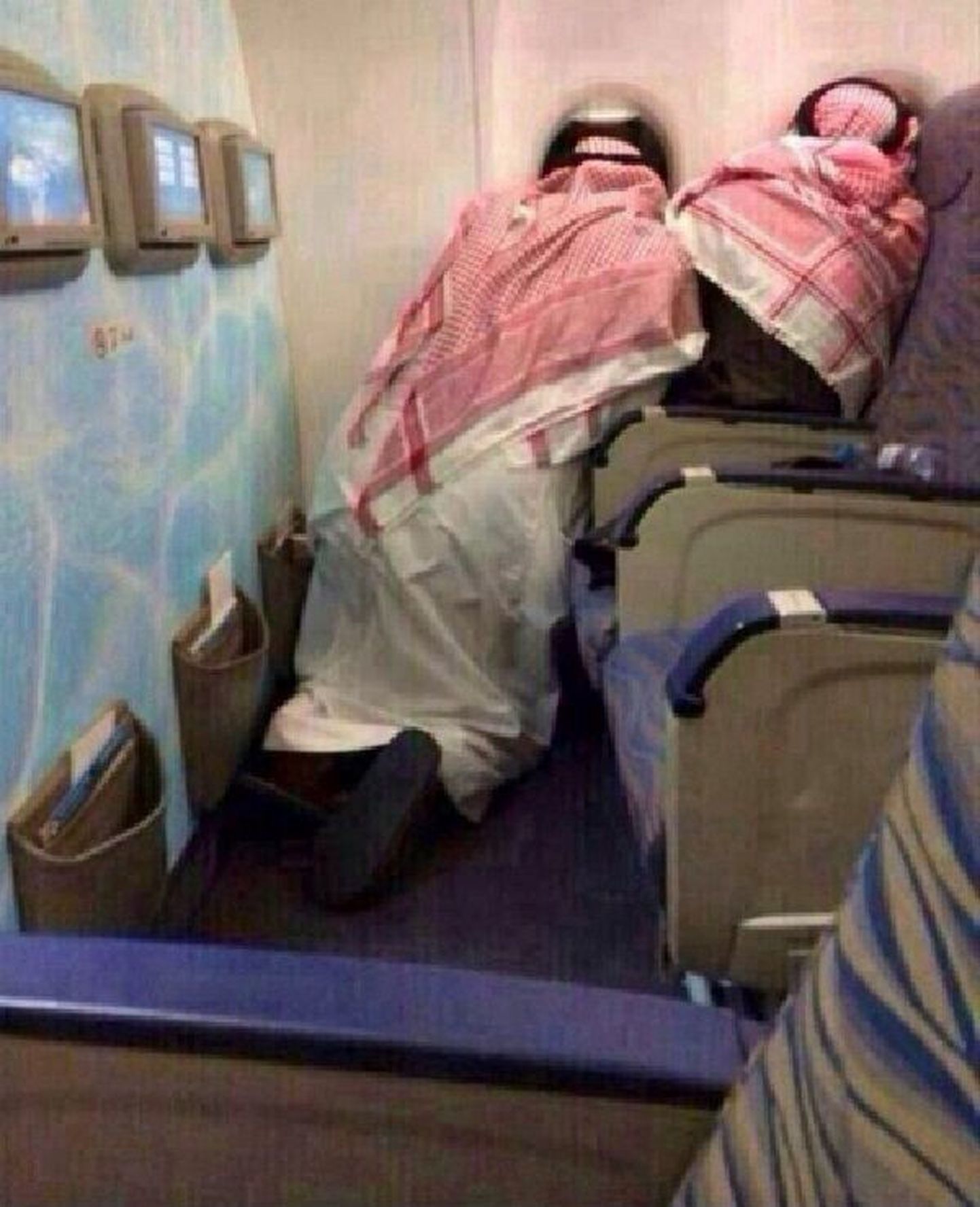 Саудовцам впервой лететь на самолете.