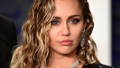 FÄNNID JAHMUNUD ⟩ Miley Cyrus tegi oma välimuses suure muudatuse