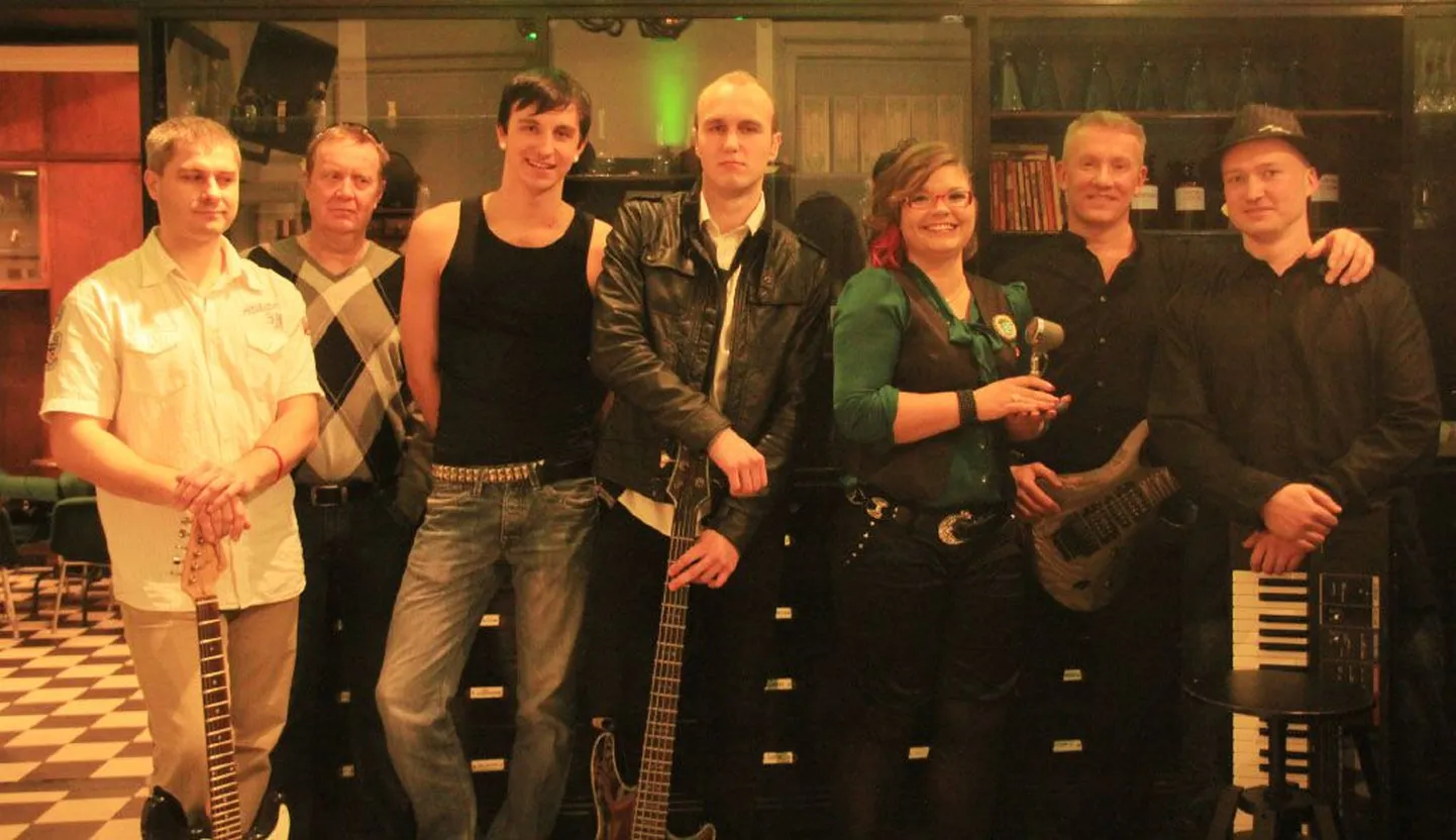 Finaali jõudnud viie bändi seas astub võistlustulle Pärnu surfiklubi bänd Võõras.