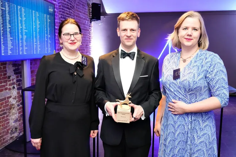 Minister Liisa Pakosta, Pactumi juht Kaspar Korjus ja ITL-i tegevjuht Doris Põld pärast tseremooniat.