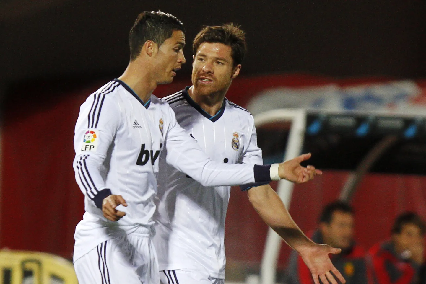 Siis veel mängijana: foto aastast 2012, kui Madridi Realis mängisid Cristiano Ronaldo (vasakul) ja Xabi Alonso. Viimasest sai nüüd klubi peatreener.
