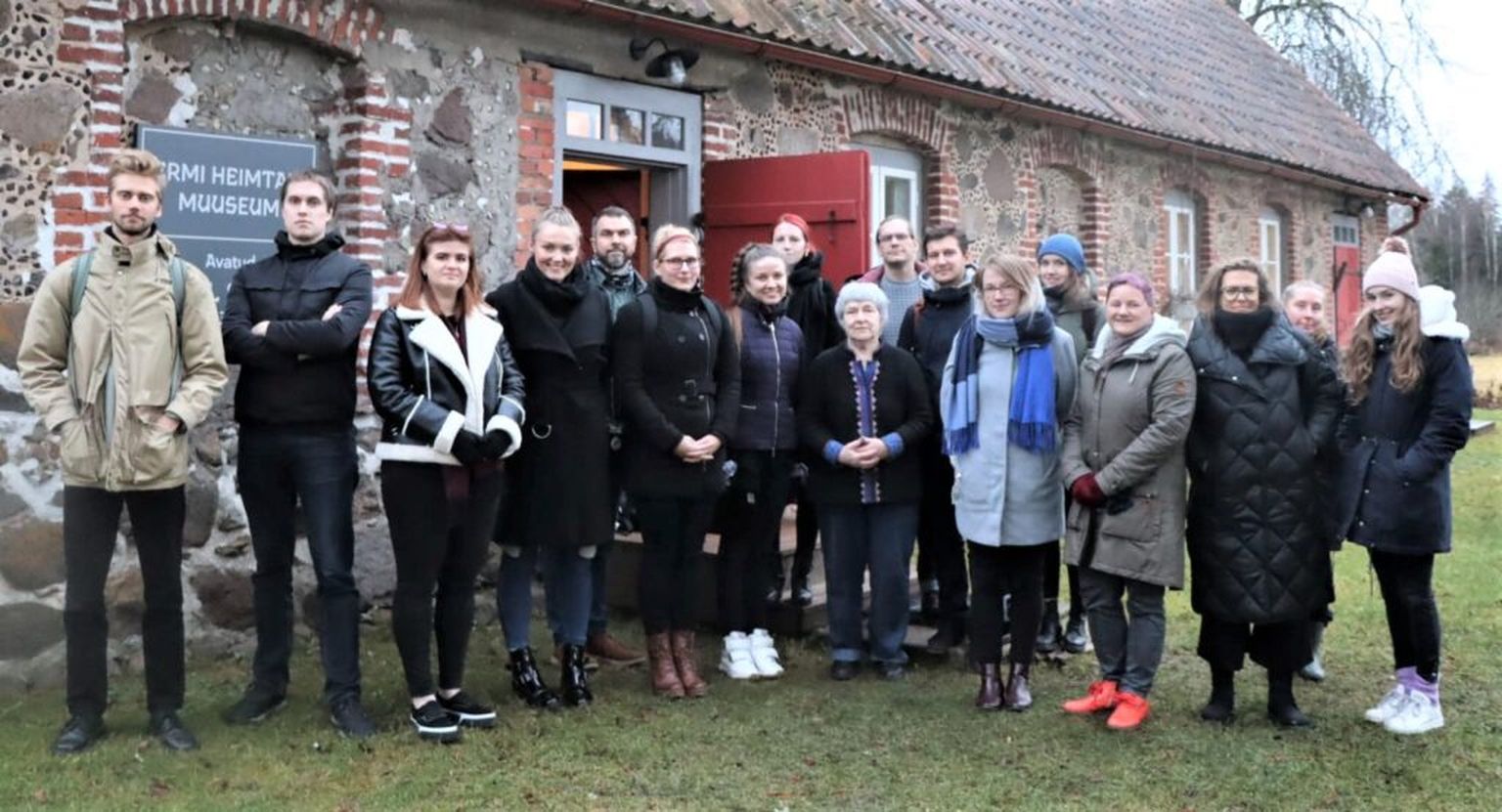 Möödunud aasta novembris kogunesid «Teadus 3 minutiga» osalejad koolitusele Heimtali vanasse külakoolimajja Mulgimaal. Noori teadlasi võõrustas akadeemik Anu Raud.