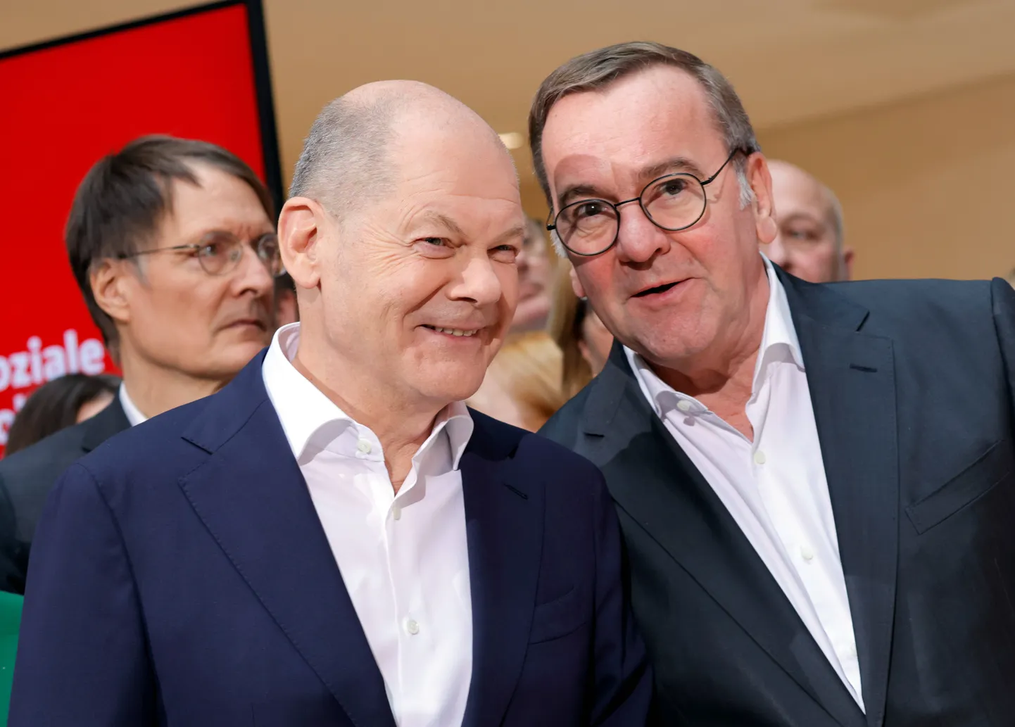 Saksamaa kantsler Olaf Scholz (vasakul) ja kaitseminister Boris Pistorius.
