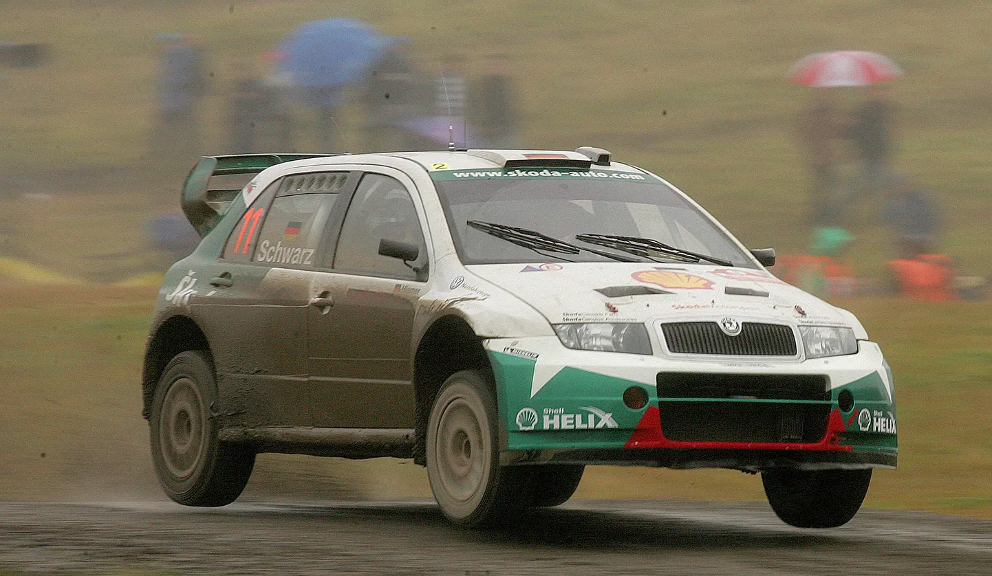Armin Schwarz 2004. aastal Walesi MM-etapil. 21 aastat hiljem debüteerib tema poeg Fabio Schwarz WRC2-sarjas.