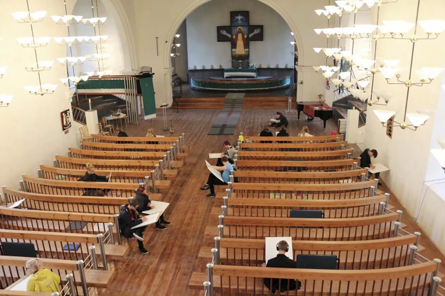 Möödunud suvel osales laagris rohkem kui kakskümmend õpilast ning nad maalisid Viljandis ja Hallistes.