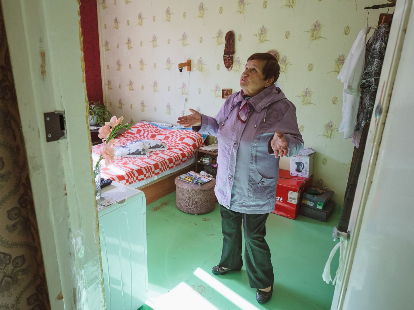 Екатерина Луневская ждет, что правительство освободит ее от коллективного договора, по которому приходится оплачивать отопление соседних пустых квартир.