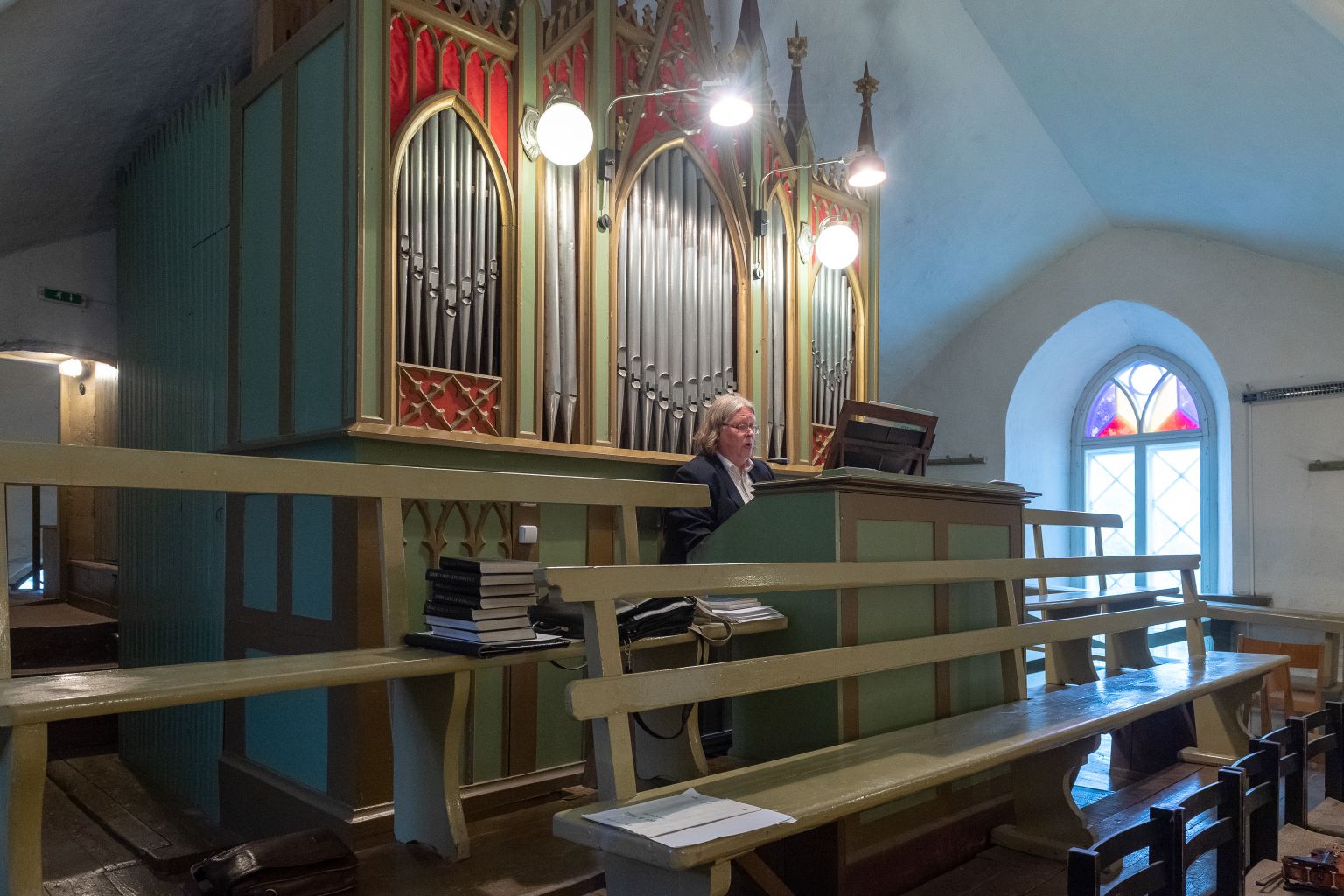 Organist Andres Uibo mängib Kuu­salu kiriku kogudusele pea igal pühapäeval.