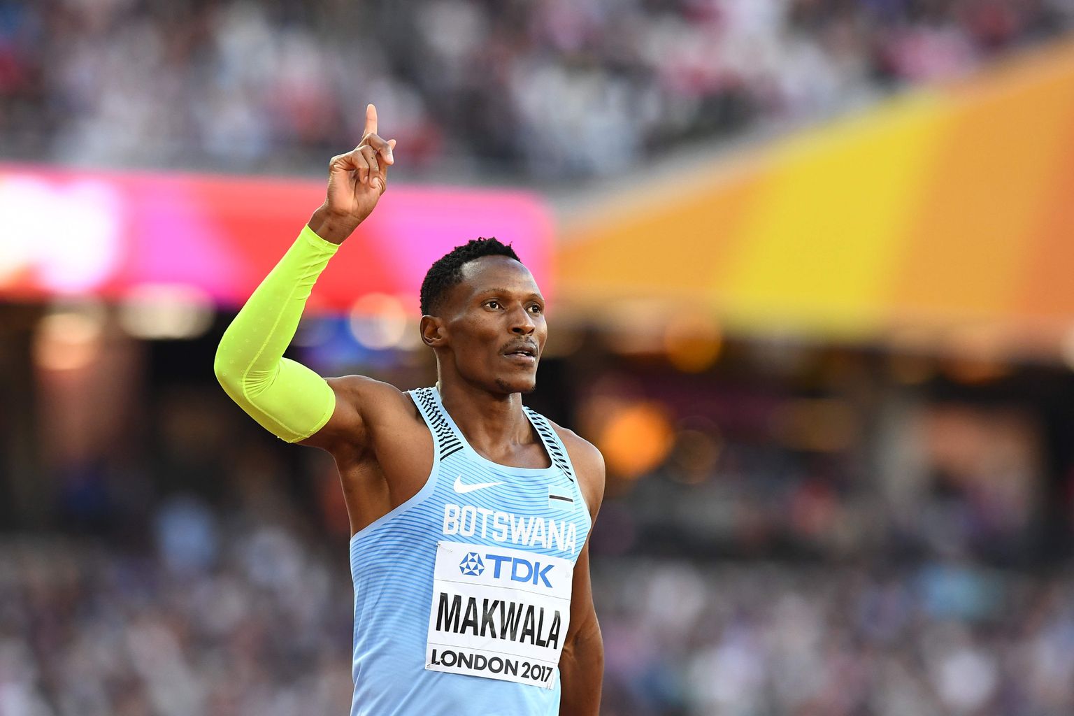 Pühapäeval osales Isaac Makwala 400 meetri jooksu poolfinaalis ja kõik oli hästi. Aga esmaspäeval pidi ta kõhuviiruse tõttu loobuma 200 meetri eeljooksust ja eile 400 meetri finaalist.