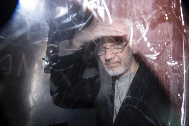 Julian Assange 13. jaanuaril Londoni Westminsteri kohtus