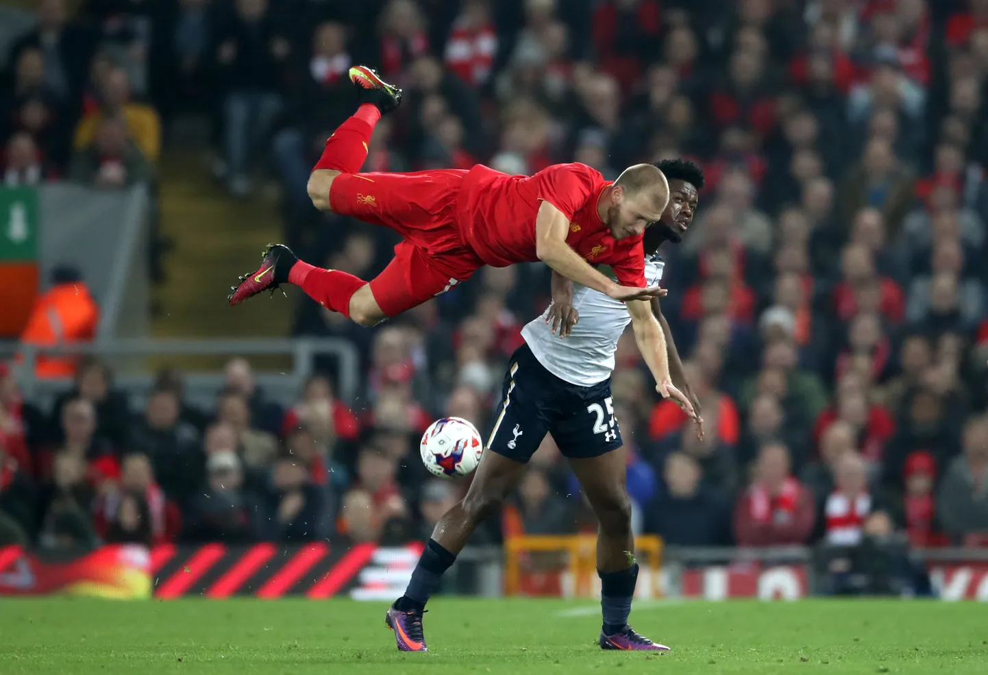 Ragnar Klavan liigakarika veerandfinaalis Tottenhami vastu.
