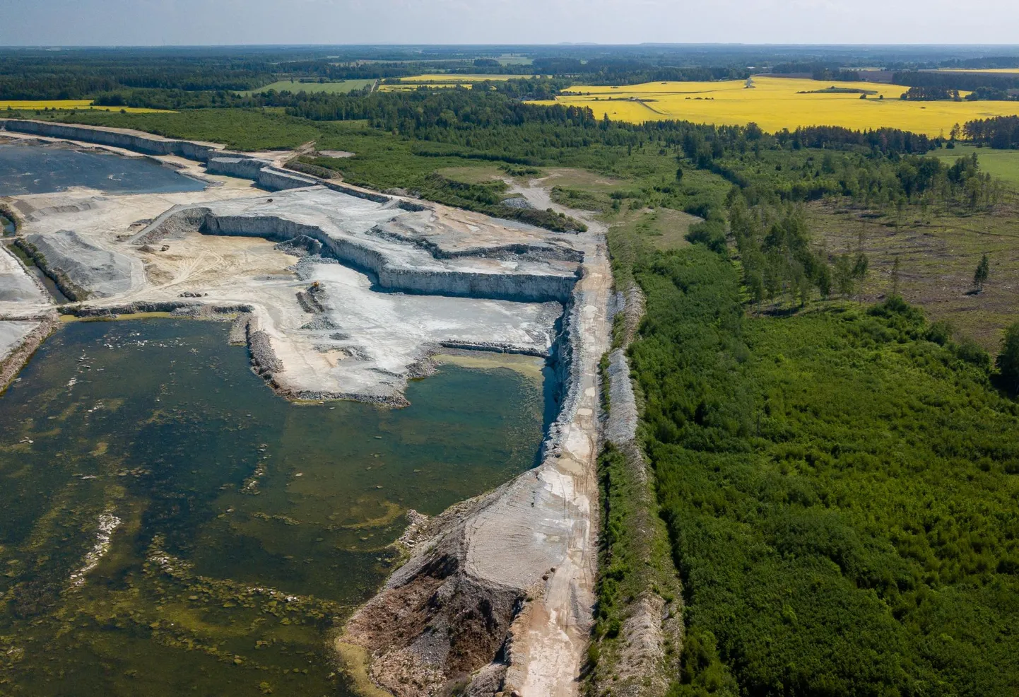 Heidelberg Materialsi Kunda Aru-Lõuna lubjakivikarjäär. Droonifoto.