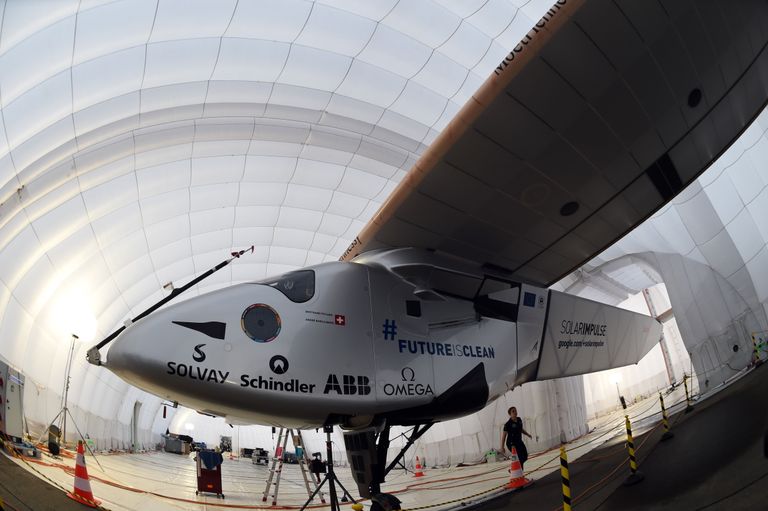 Solar Impulse 2 oma mobiilses angaaris Nagoyas. Foto: SCANPIX