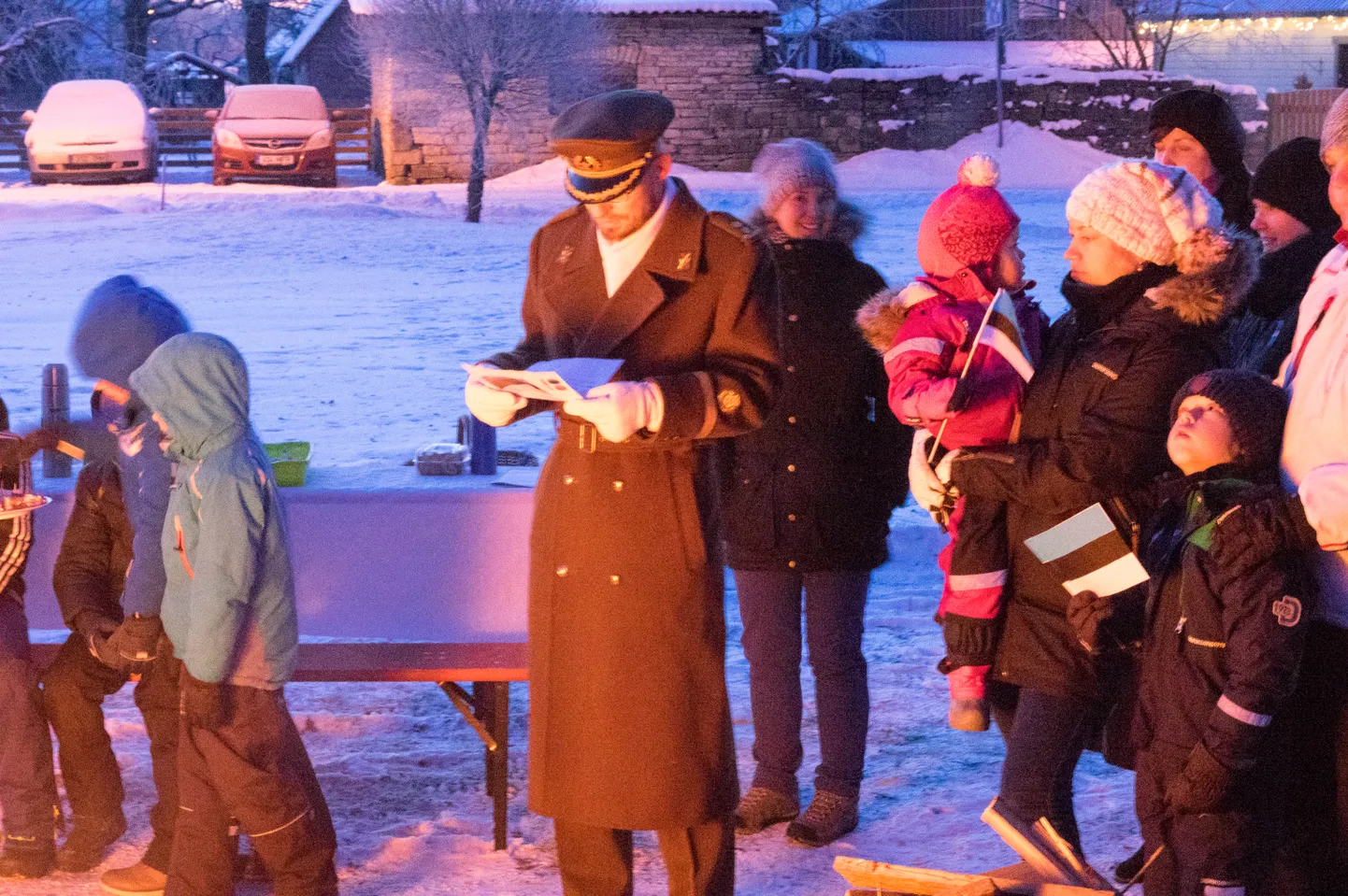Kriilevälja külarahvas heiskab vabariigi aastapäeval koos riigilippu, tähistab jaanipäeva ja nüüd lisandub ühiste ettevõtmiste nimekirja advendiaja tähistamine.