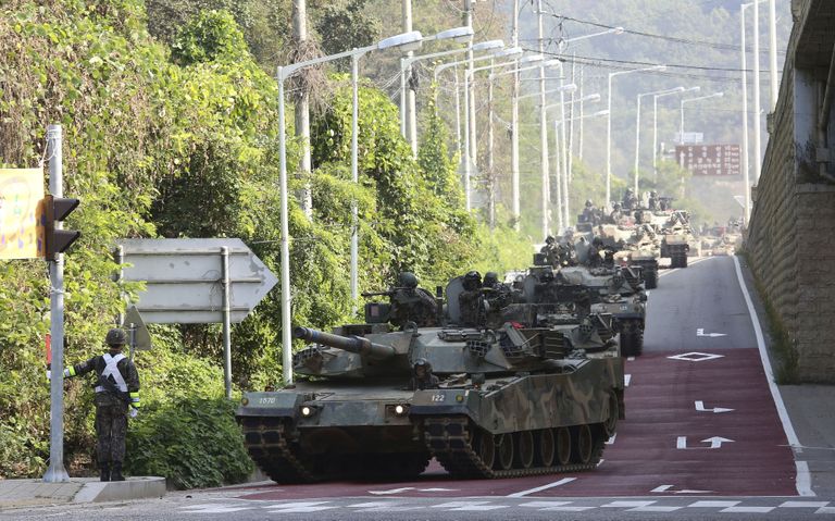 Lõuna-Korea tankid K-1 täna Paju lähedal toimuvatel sõjaväeõppustel. / Ahn Young-joon/AP/Scanpix.