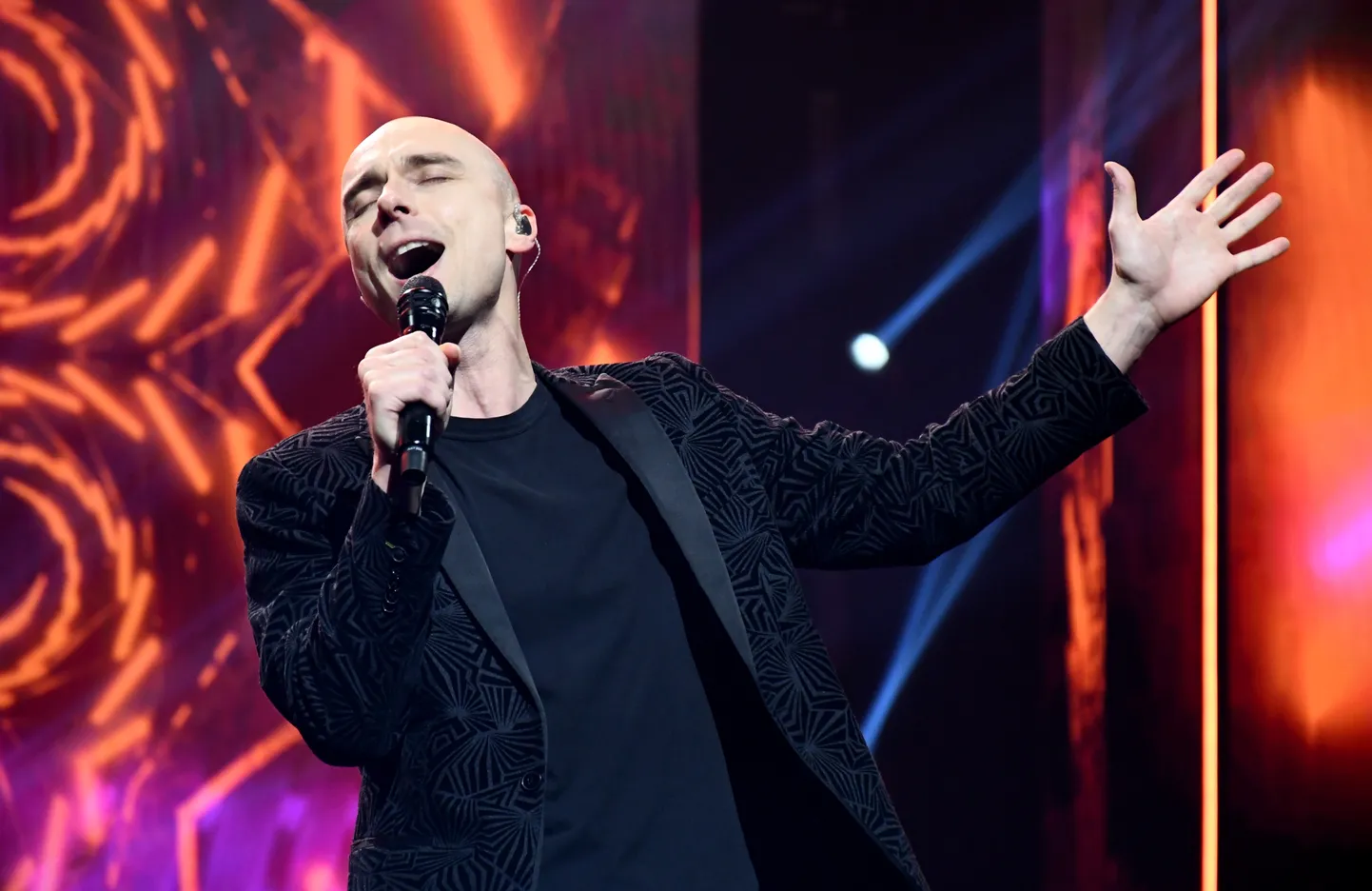 Mūziķis Dons (Artūrs Šingirejs) uzstājas "Muzikālā banka 2022" finālā Daugavpils Olimpiskajā centrā.