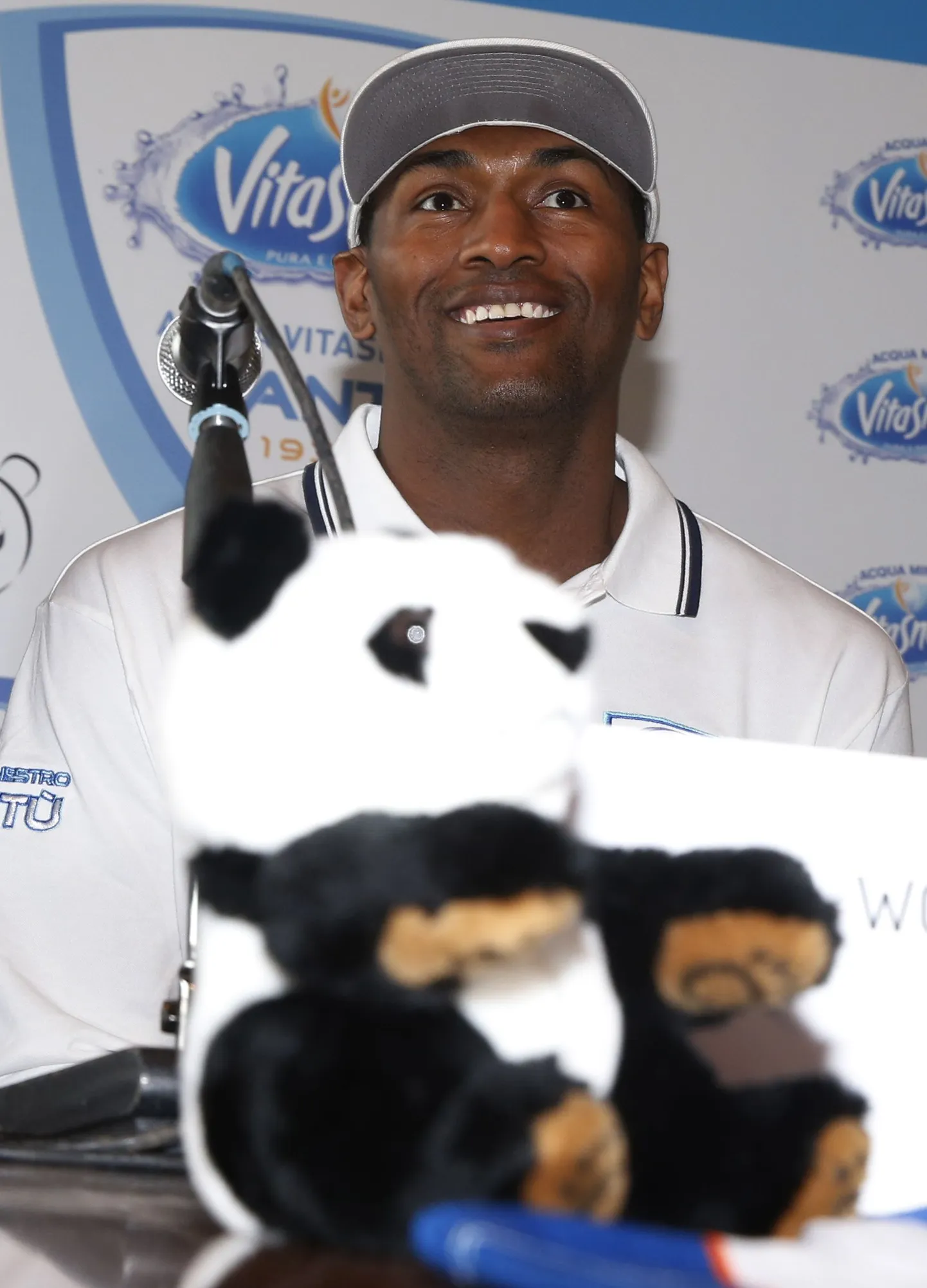 Metta World Peace koos mängupandaga.