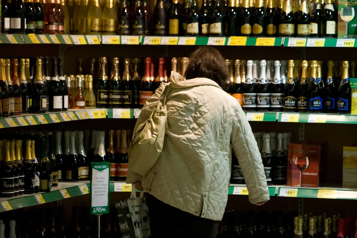 Suure kotiga alkoholiriiulite vahel askeldades võib kergesti midagi maha tõmmata.