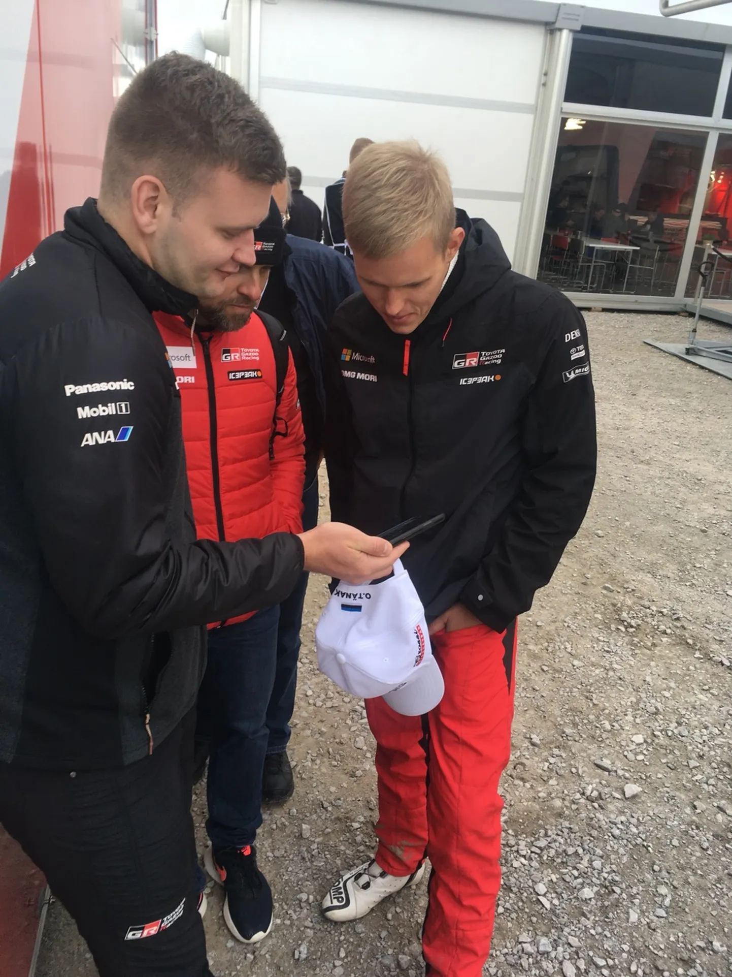 Anett Kontaveidi mängule elatakse kaasa ka Walesis. Ott Tänak on eestlanna treeningkaaslane.
