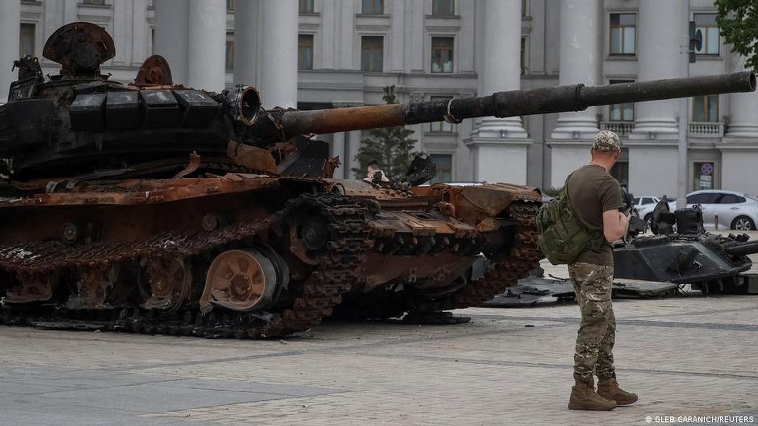 Уничтоженный российский танк в Киеве