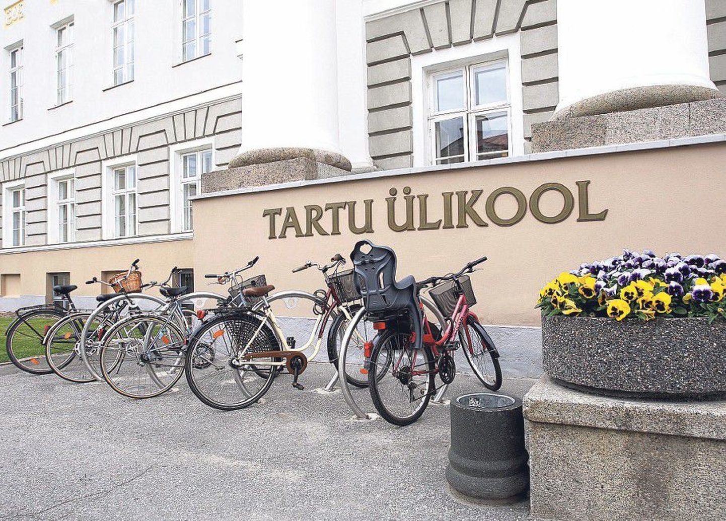 Tulevikus on Tartu ülikoolis neli valdkonda: humanitaarteaduste ja kunstide, sotsiaalteaduste, meditsiiniteaduste ning loodus- ja täppisteaduste valdkond, otsustas esmaspäeval ülikooli senati uus koosseis.