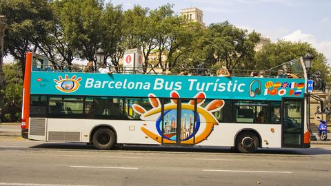 Эксперты назвали города, которые лучше изучать с помощью экскурсионных автобусов