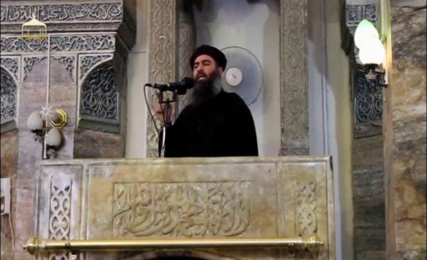 Äärmusrühmituse ISIS juht Abu Bakr al-Baghdadi 2014. aastal Iraagis Mosulis, kus ta kuulutas välja nn kalifaadi.