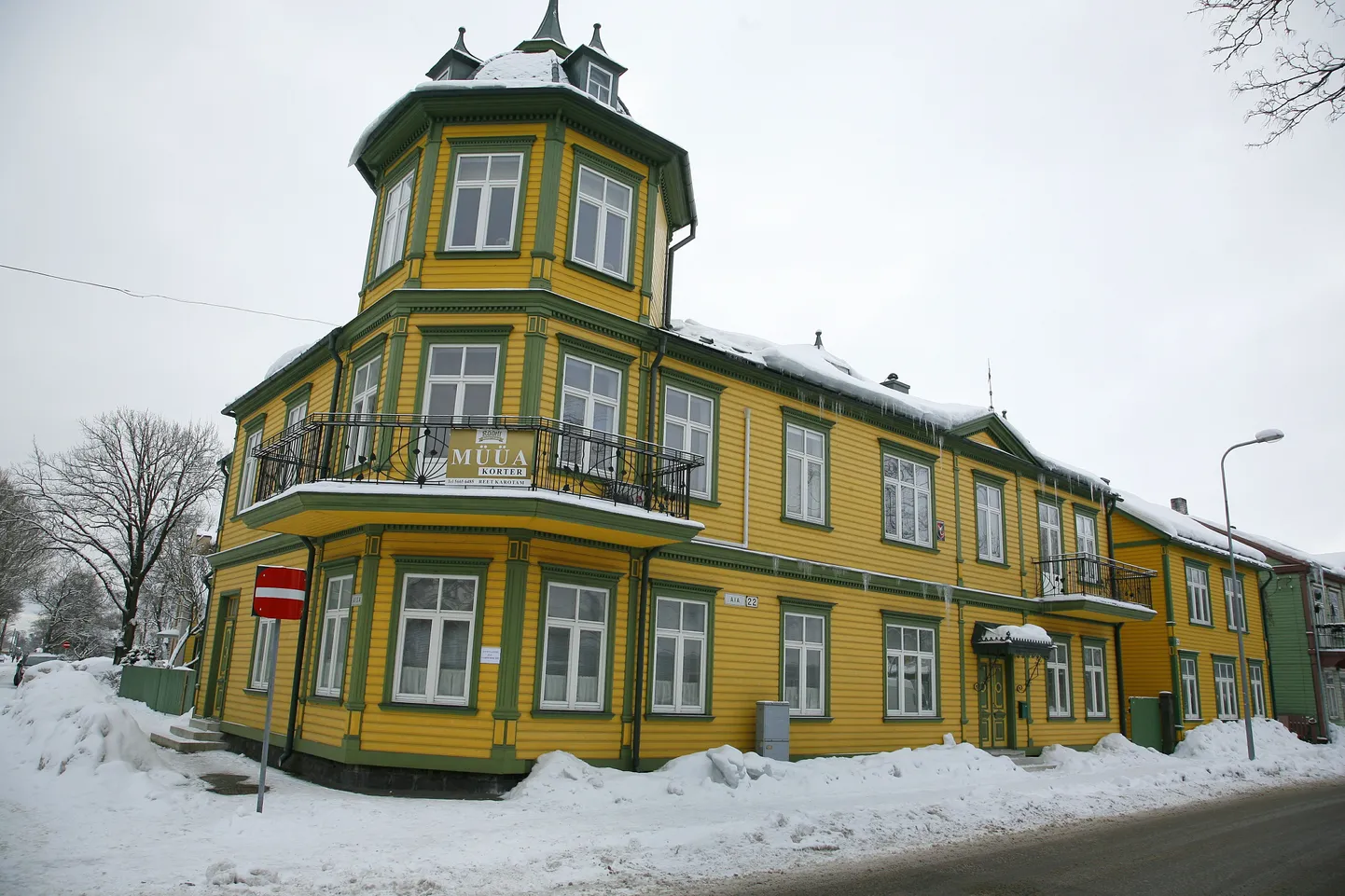 Aia 22 majal on koletud jääpurikad.