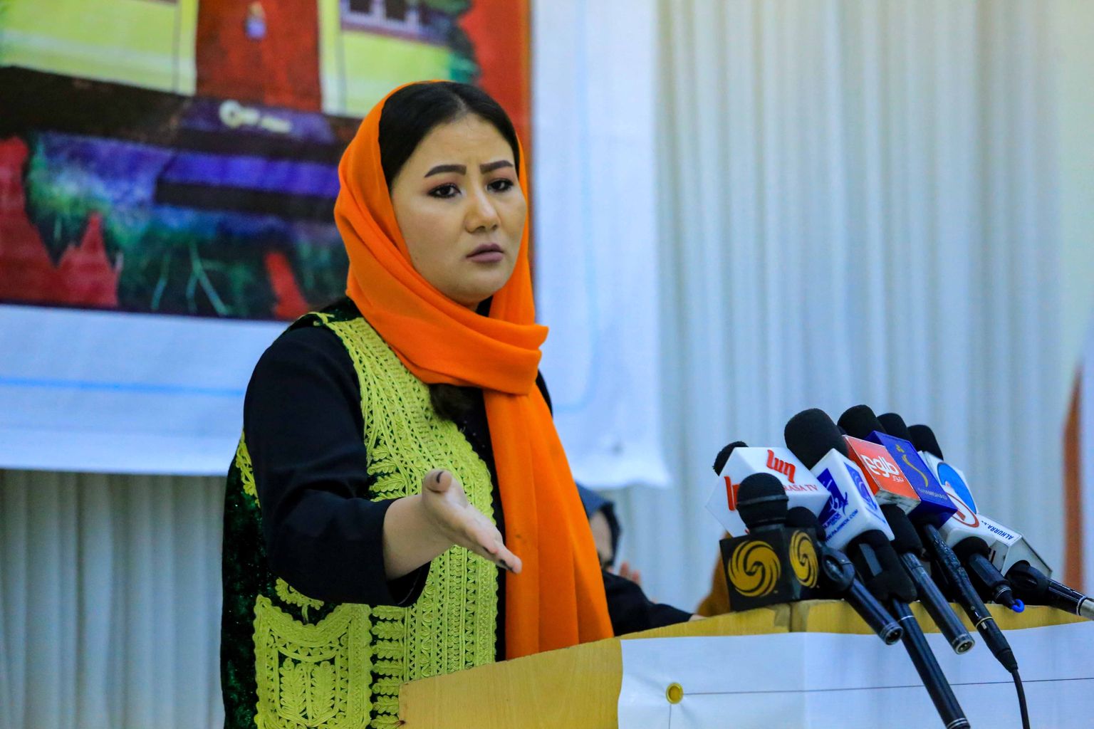 Afganistani naiste õiguste aktivist Razia Saeedi tseremoonial Kabulis, kus naiste õiguste aktivistid kogunesid, et nõuda Talibani valitsuselt rohkem õigusi naistele, kõrgkoolide avamist tüdrukutele ja naiste kaasamist Afganistaani teadlaste ja juhtide kogusse, mida tuntakse Loya Jirga nime all.