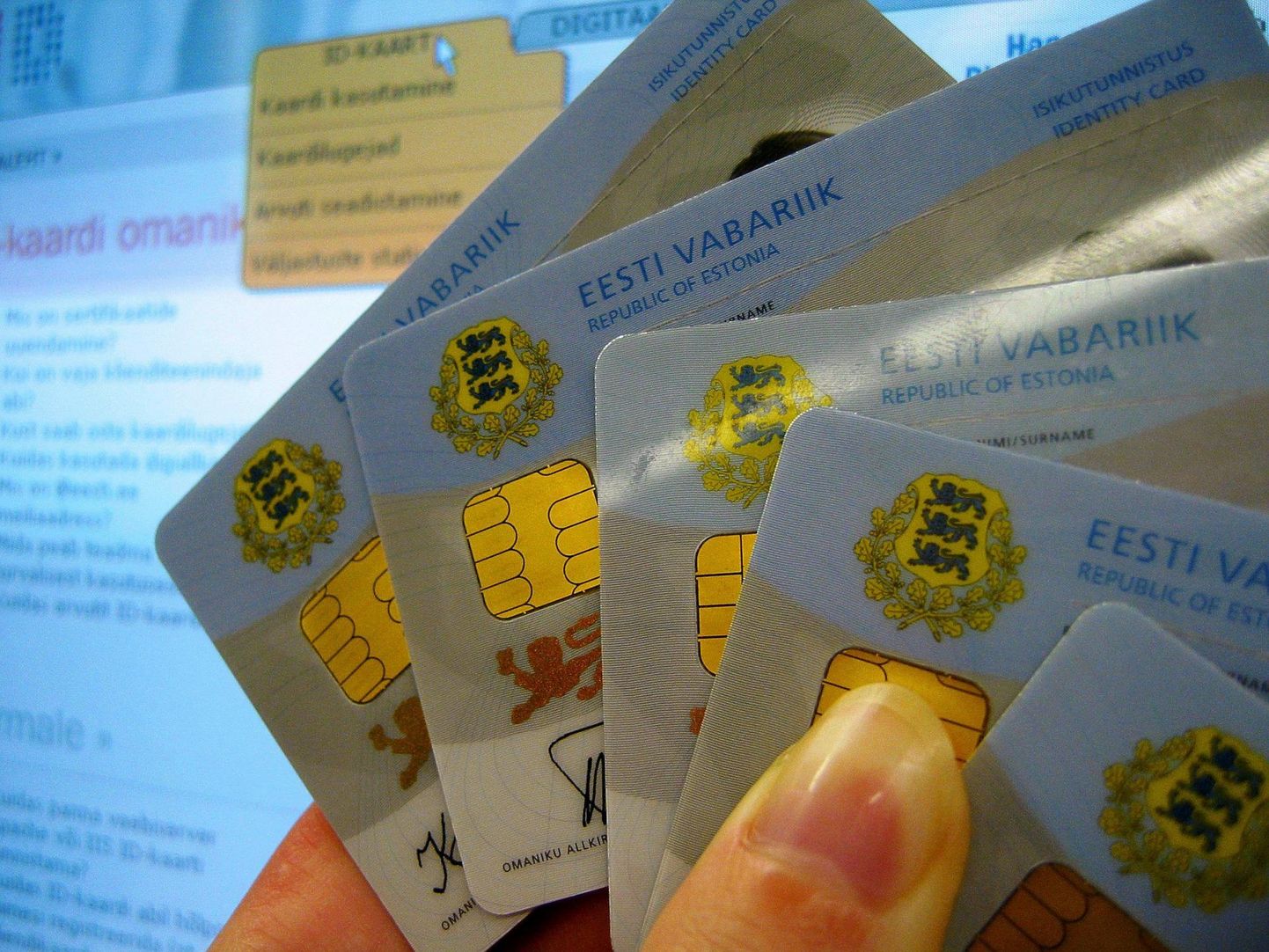 Juulist hakkab ID-kaardi kasutajatuge pakkuma aktsiaselts Tieto Estonia, millega seoses on abiliinil uus number. Foto on illustratiivne.