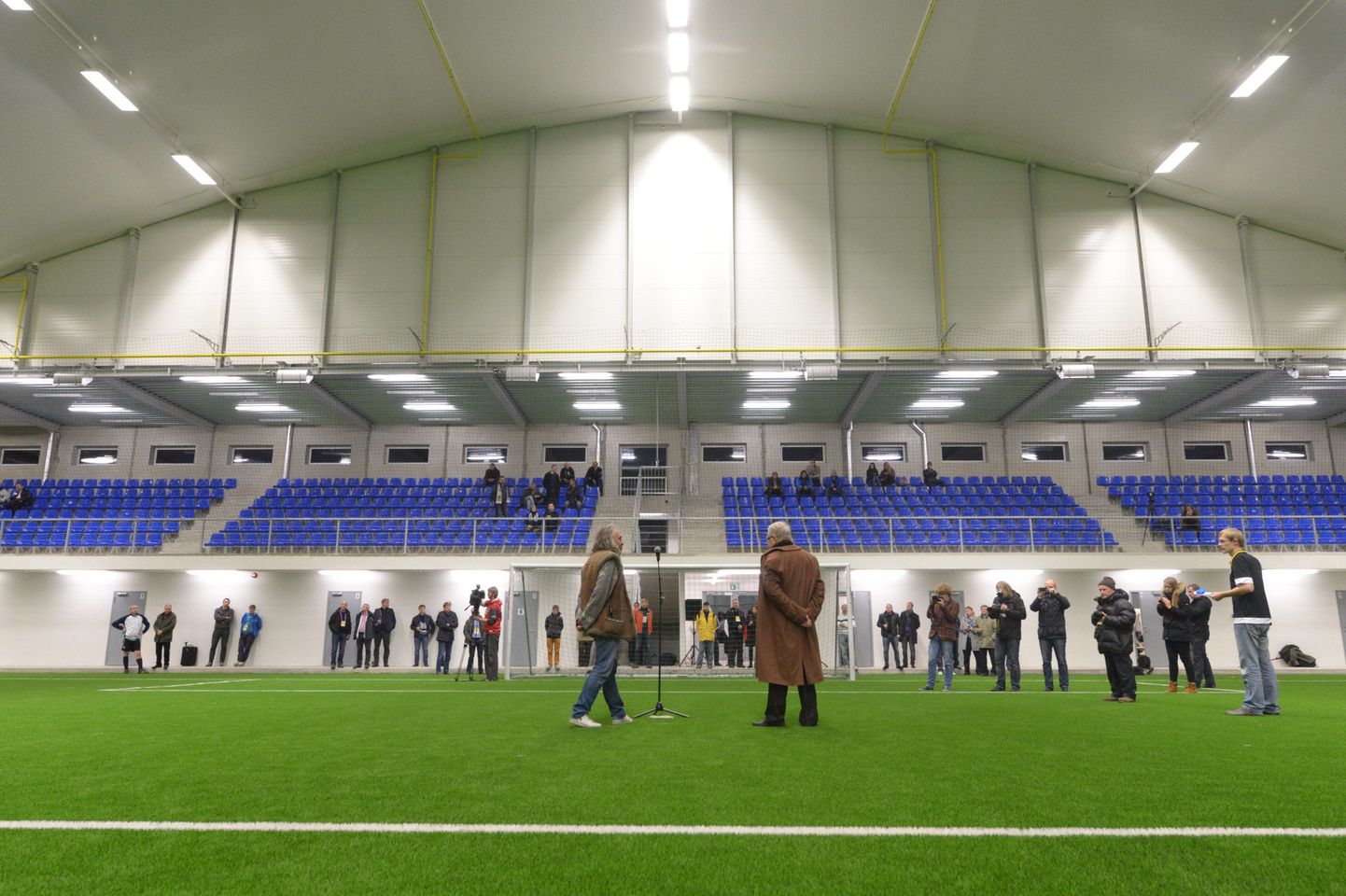 Aivar Pohlak ja Edgar Savisaar avasid Lilleküla staadioni kõrval jalgpalli treeninghalli.