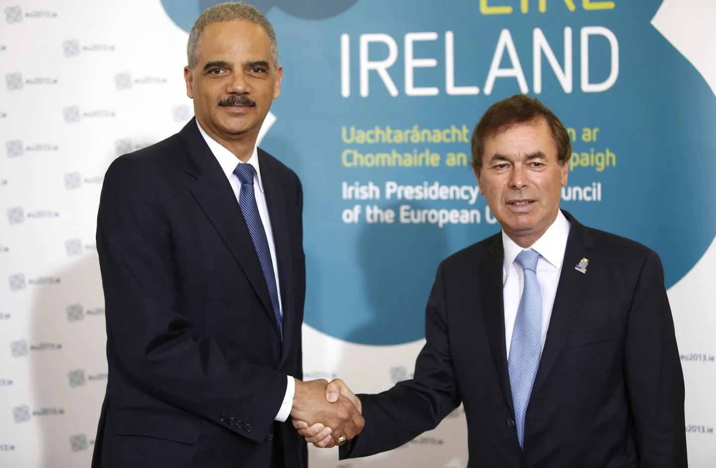 USA justiitsminister Eric Holderi (vasakul) koos Iiri kolleegi Alan Shatteriga