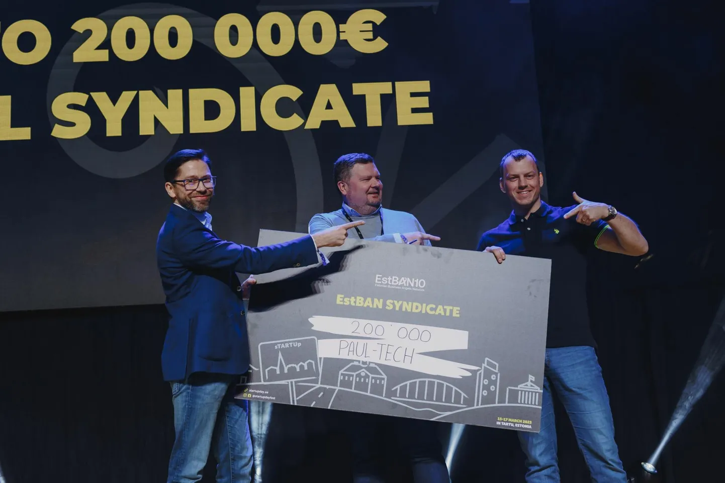 Estonian Business Angels Networki poolt välja pandud peaauhinna võitis Eesti täppispõllumajanduse idufirma Paul-Tech. Vasakult EstBANi juhatuse liige Mait Sooaru, teadus- ja ärilinnaku Tehnopol äriarendusjuht Martin Goroško ning Paul-Techi tegevjuht Mikk Plakk.