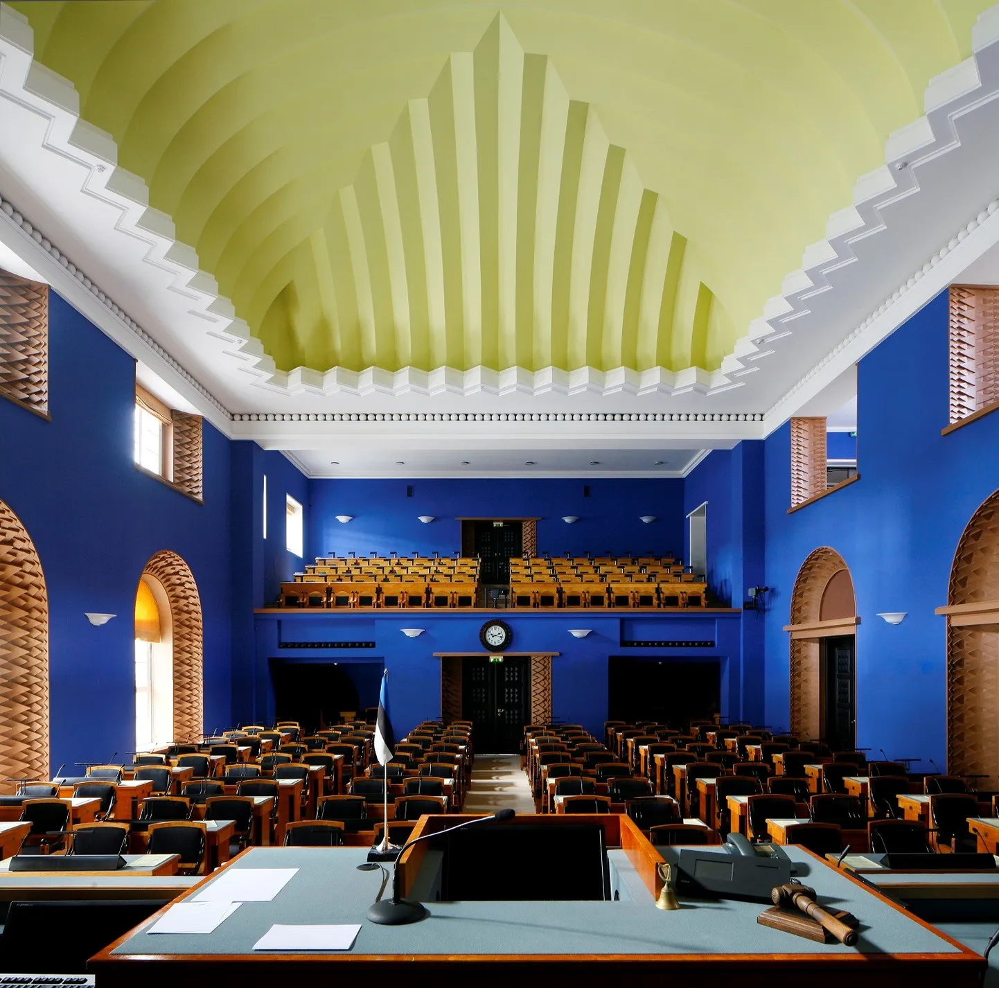 Riigikogu hoone istungite saal, arhitektid Eugen Habermann ja Herbert Johanson (1921-22)