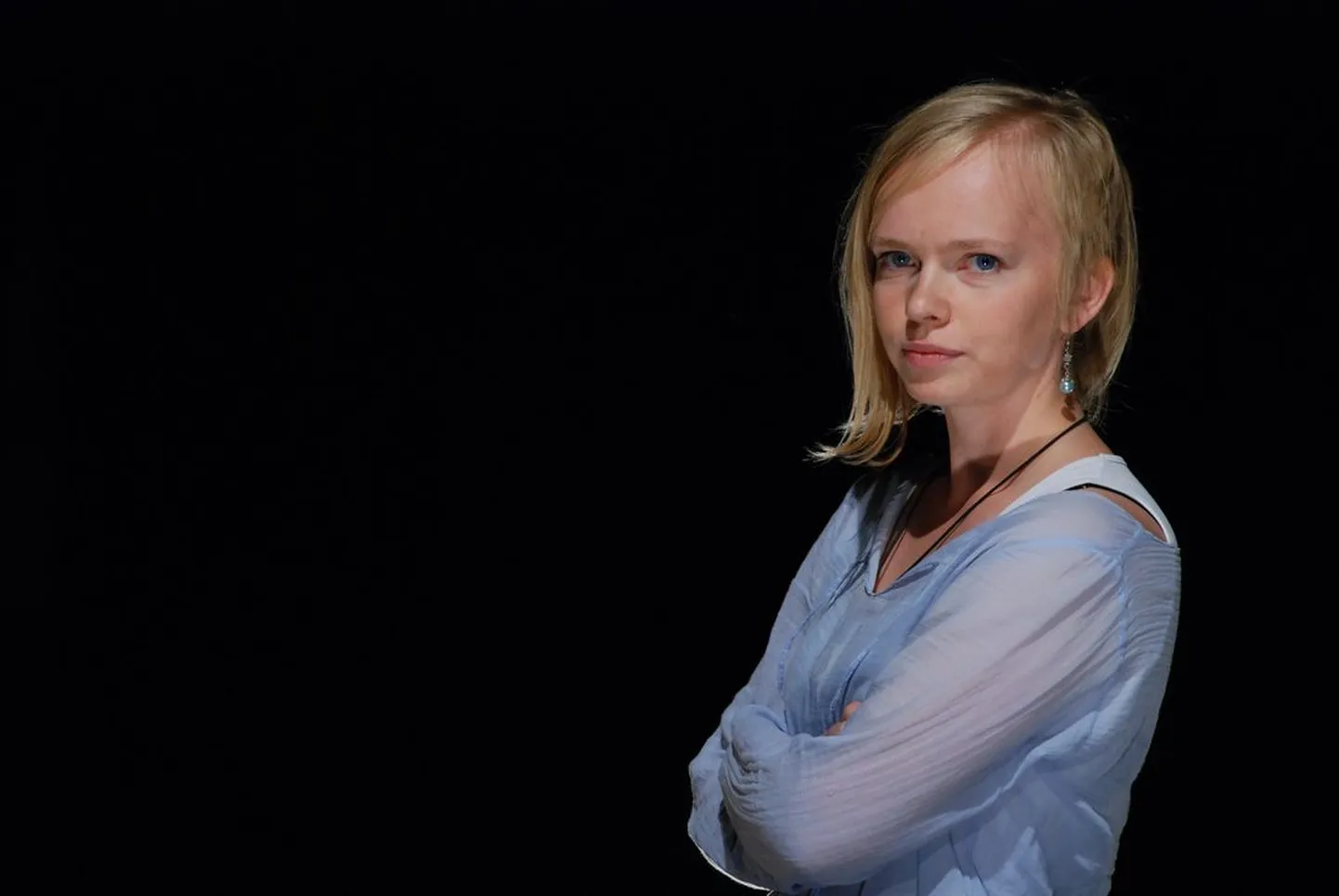 Kaija M Kalvet on vaatajate ette toonud seni kuus lavastust, seitsmenda ajal näeb publik peamiselt pimedust.