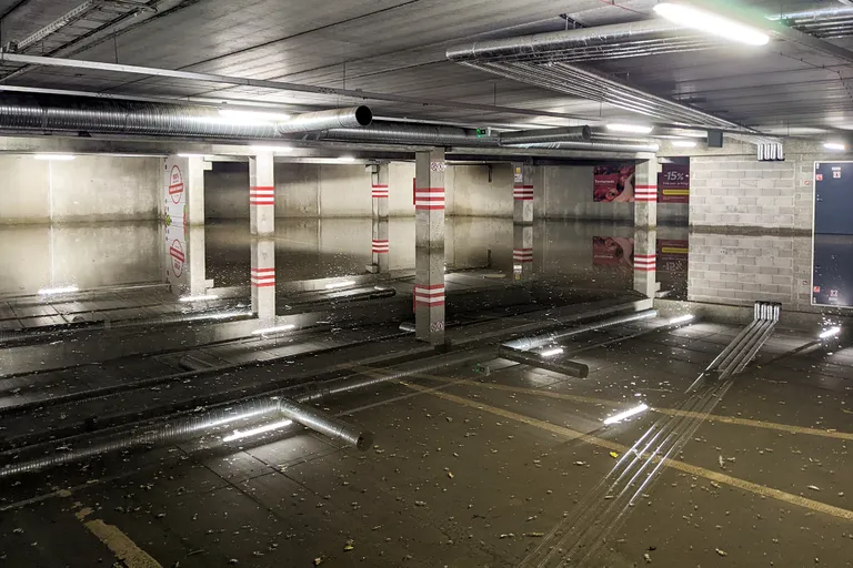 Uputus Haapsalu Rimi maa-aluses parklas