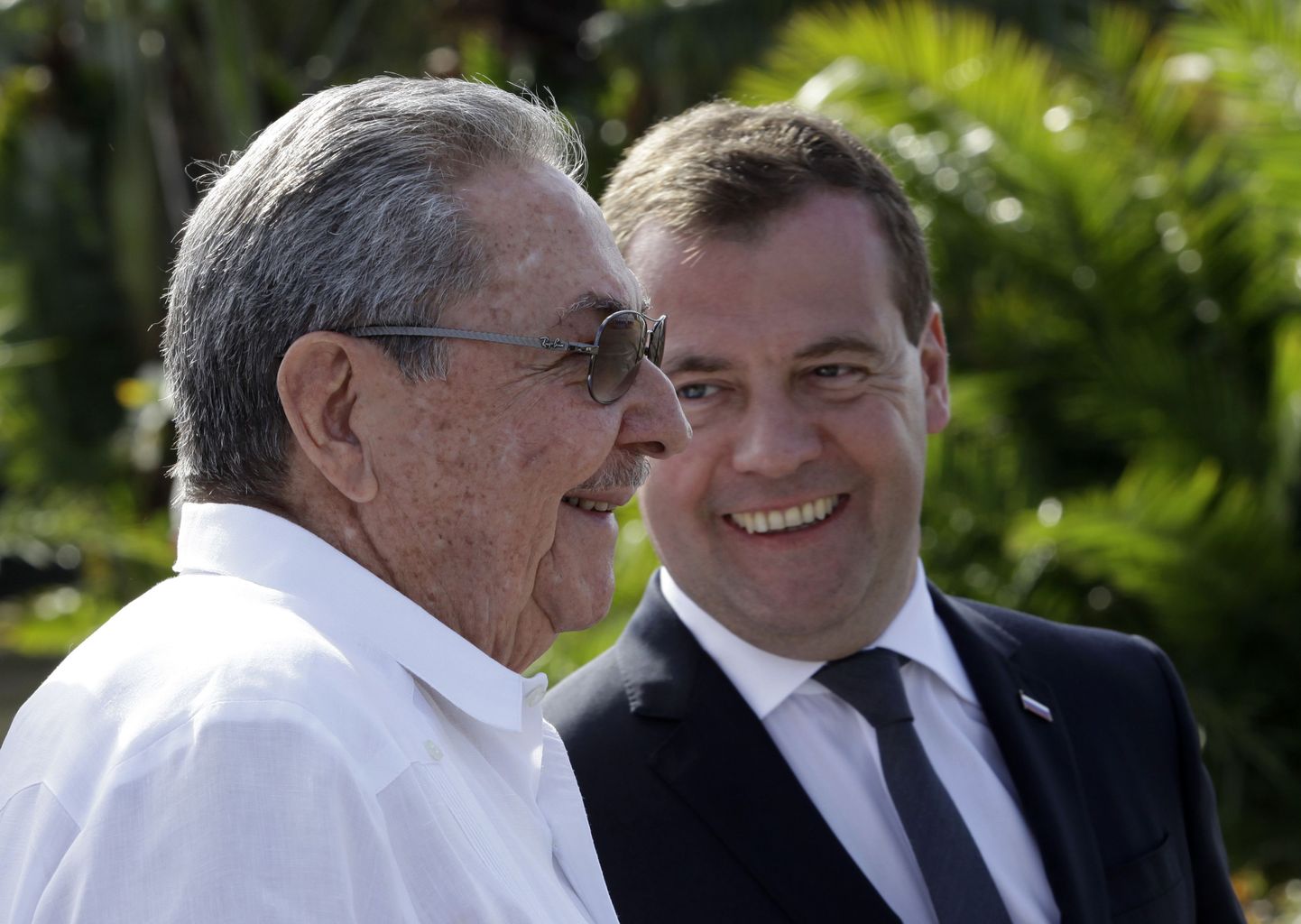 Cuba president Raul Castro (vasakul) ja Venemaa peaminister Dmitri MEedvedev reedel Havannas.