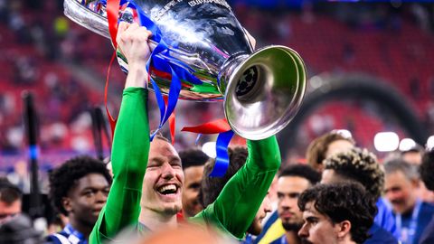 VIDEO ⟩ PSG venelasest väravavahi abikaasa rikkus reegleid ja uhkeldas finaalil Venemaa lipuga