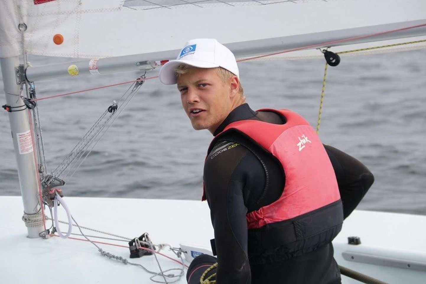 Pärnu purjetaja Keith Luur sekkus kolmandal võistluspäeval kõrgesse mängu.