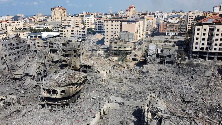 Улицы Газы с разрушенными домами.