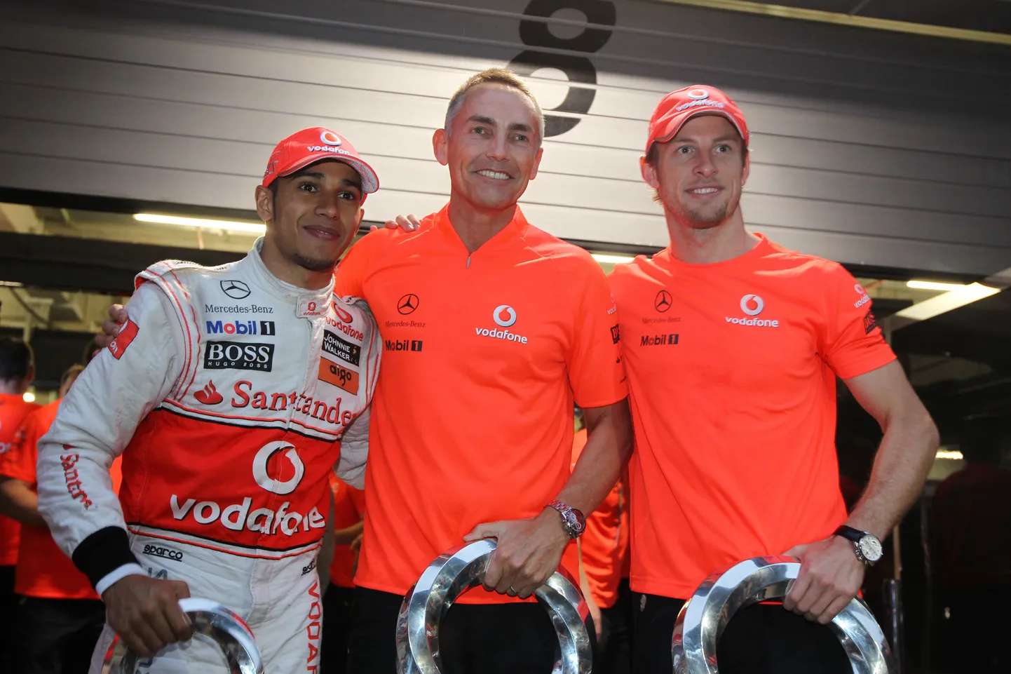 Lewis Hamilton (vasakult), Martin Whitmarsh ja Jenson Button.