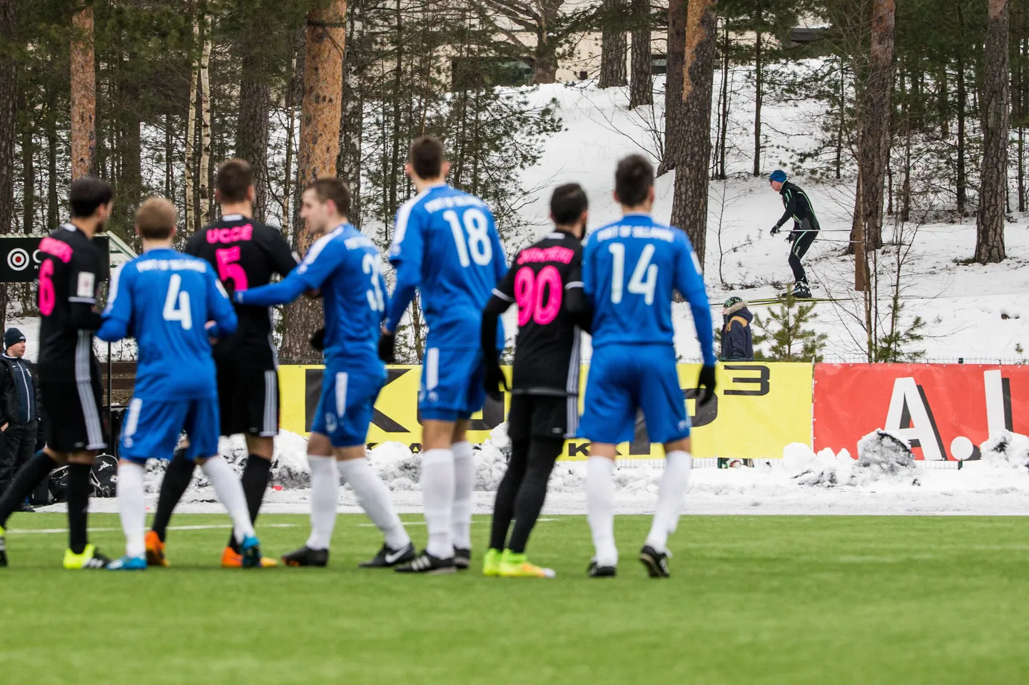 Jalgpallilahing Nõmme Kalju ja Sillamäe Kalevi vahel Hiiu staadionil.
