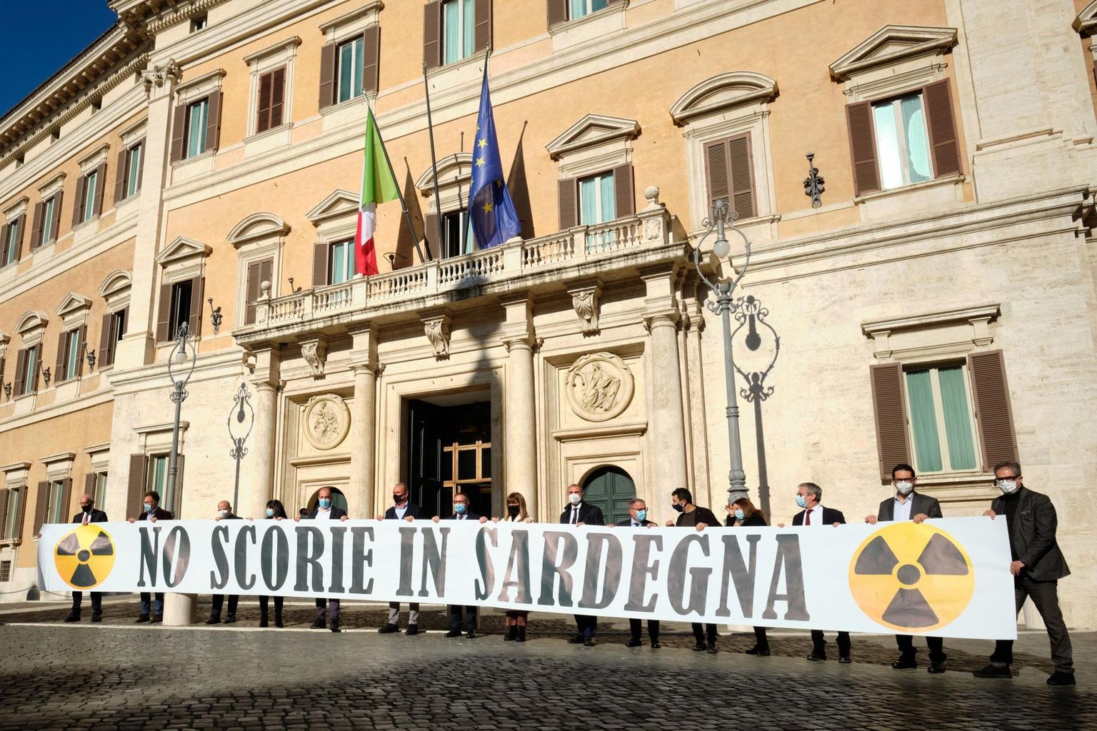 Tuumajäätmete Sardiinias ladustamise vastane meeleavaldus jaanuaris Roomas.